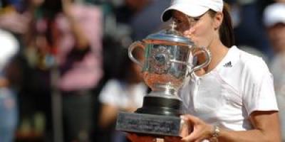 Henin remporte Roland Garros