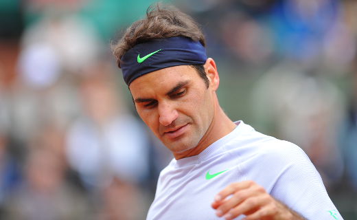 Federer, gêné par des douleurs au dos, ne se rassure pas