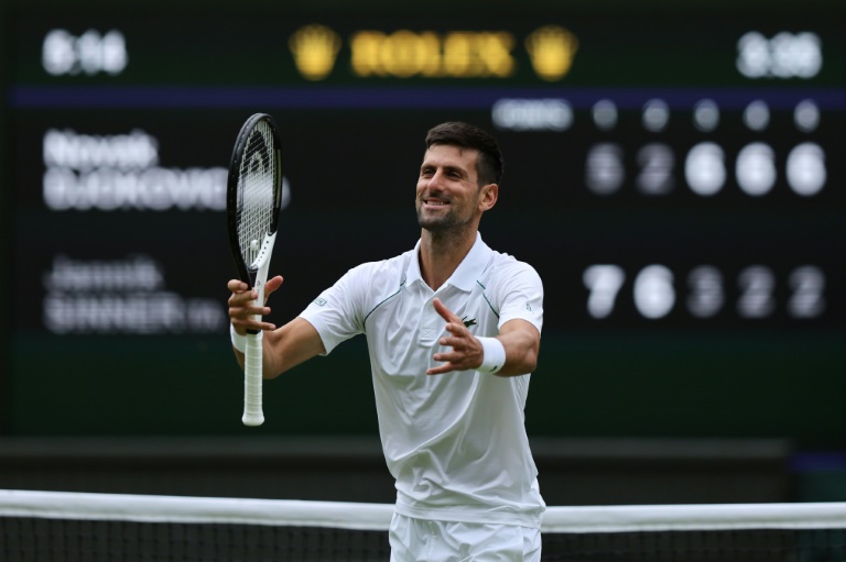 Wimbledon: Novak Djokovic bat Jannik Sinner en cinq sets et se qualifie pour les demi-finales