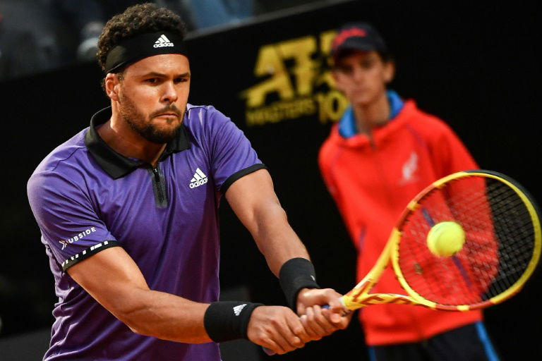 ATP: Tsonga passe dans la douleur à Lyon