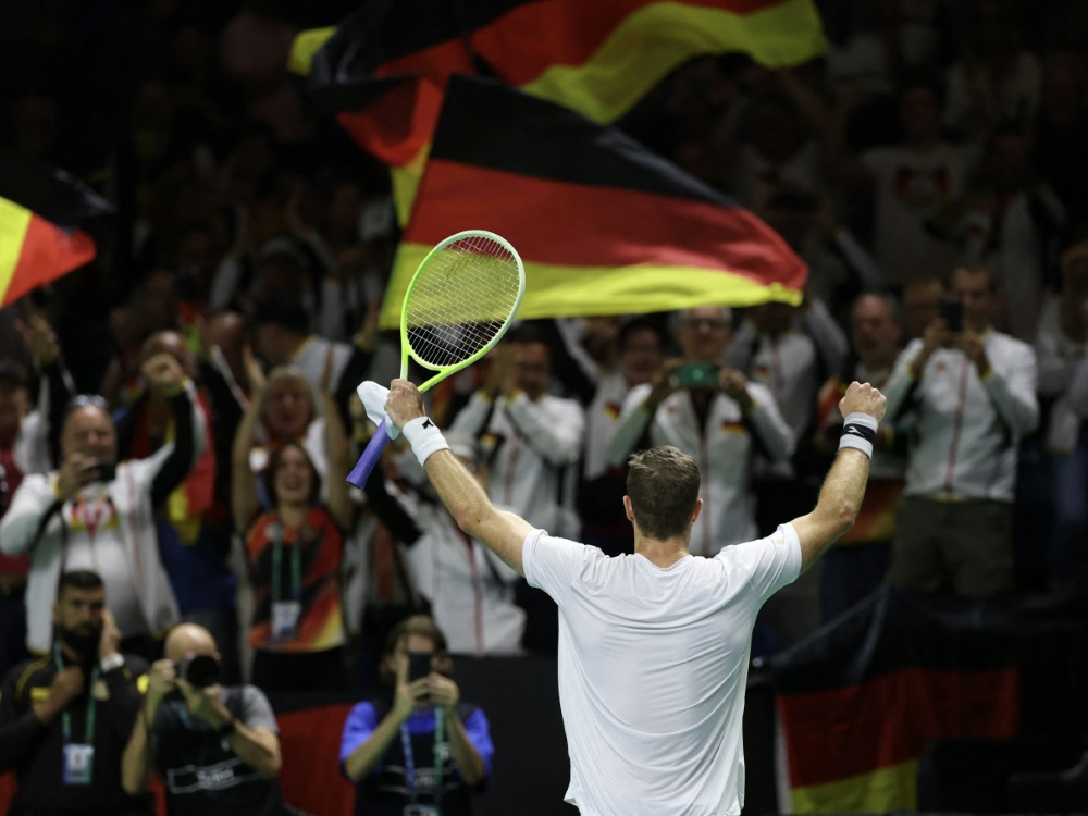 Sehen schon den Pokal:  DTB-Team träumt vom Finale