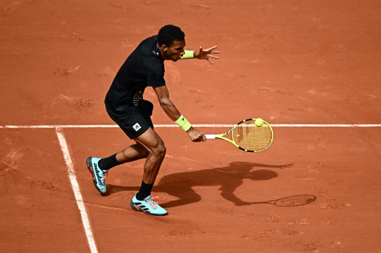 Roland-Garros: mené deux sets à zéro, Auger-Aliassime obtient sa première victoire à Paris