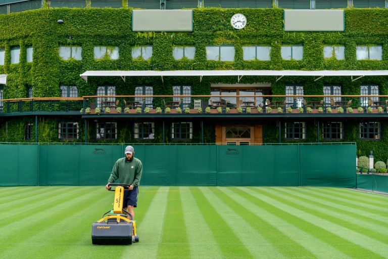 Pour le jardinier de Wimbledon, l'herbe sera plus verte en 2021