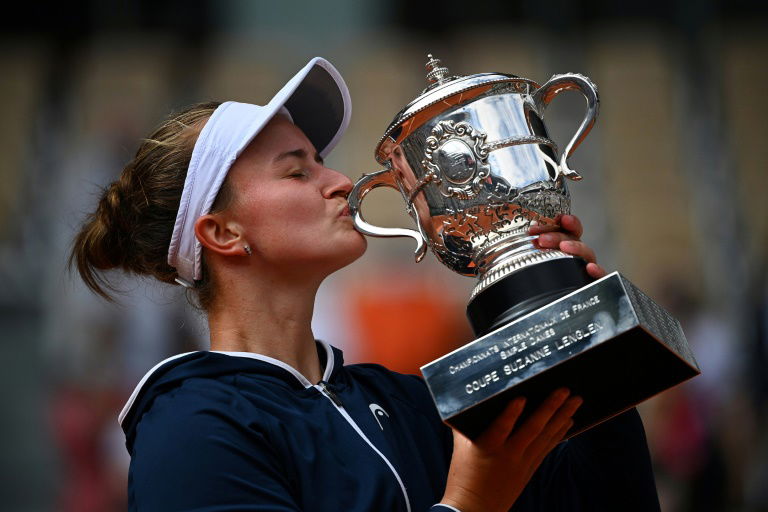 Roland-Garros: Barbora Krejcikova remporte son premier titre du Grand Chelem