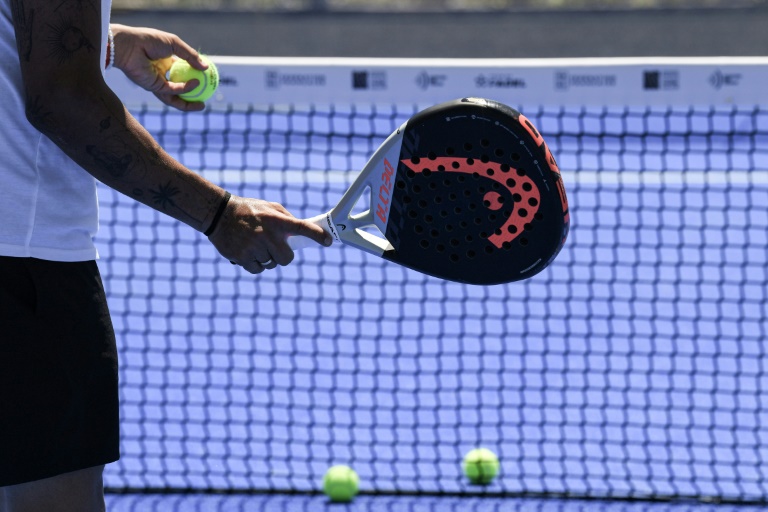 Le padel, en compétition à Roland-Garros, explose en France