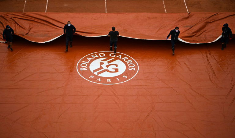 French Open delayed by a week in hope that more spectators can attend