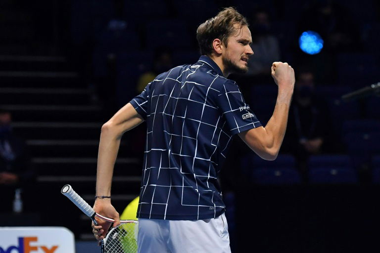 Medvedev sacré au Masters ATP en battant Thiem 4-6, 7-6 (7/2), 6-4