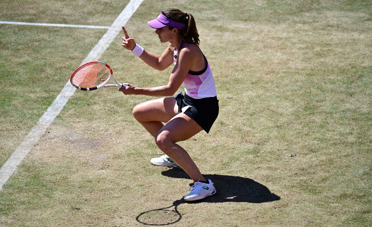 Cornet knocks out Muguruza to reach Berlin semi-finals