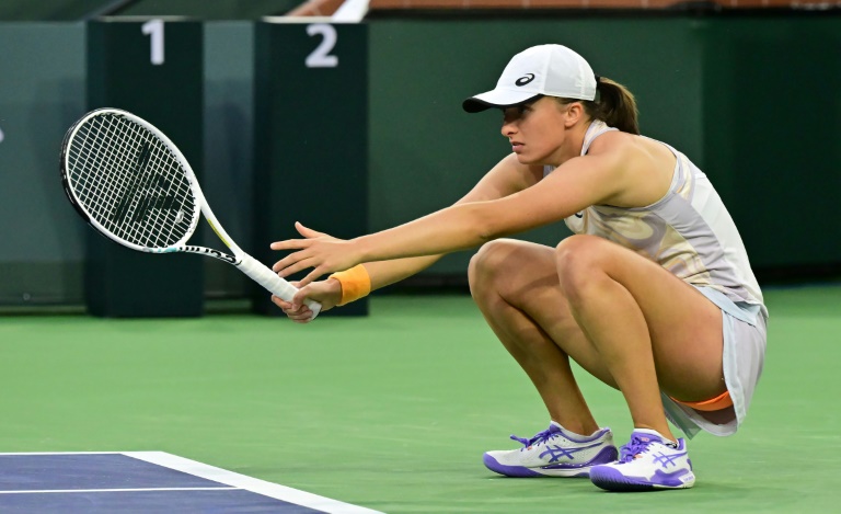 Rib injury threatens beaten Swiatek's Miami Open defense