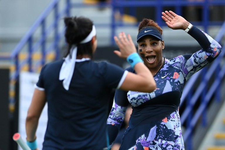 Eastbourne: Serena Williams rejoue et gagne, en double