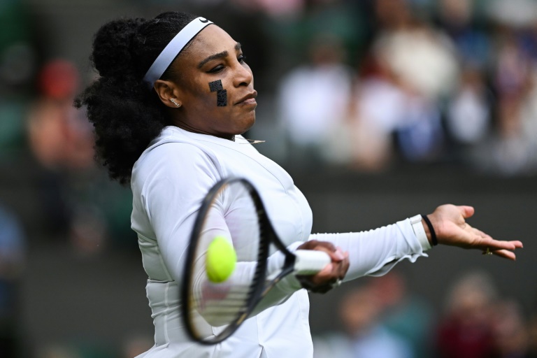 Wimbledon: Serena Williams rejoue en compétition en simple après un an d'absence