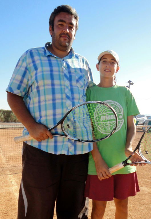 Une joueuse algérienne critique Thiem, Alger dit la soutenir