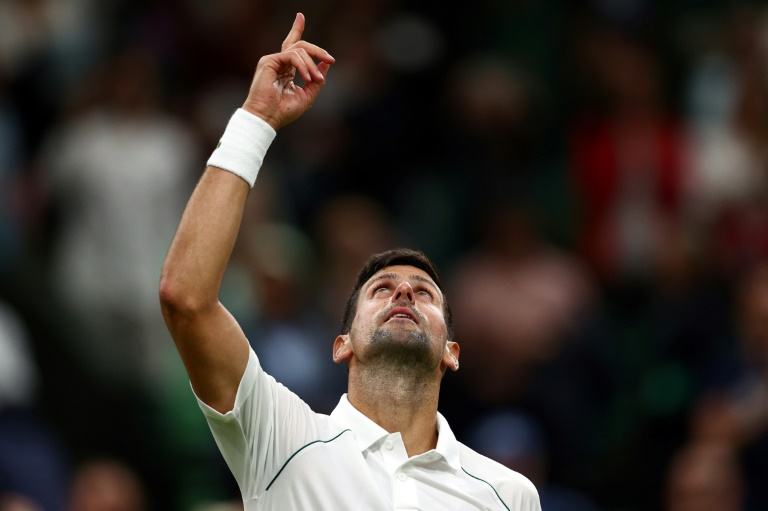 Wimbledon: Djokovic lâche un set à van Rijthoven et rejoint Sinner en quarts