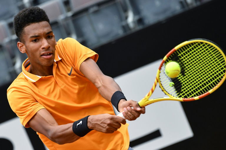 Auger-Aliassime records first ATP win on grass, Monfils and Raonic advance