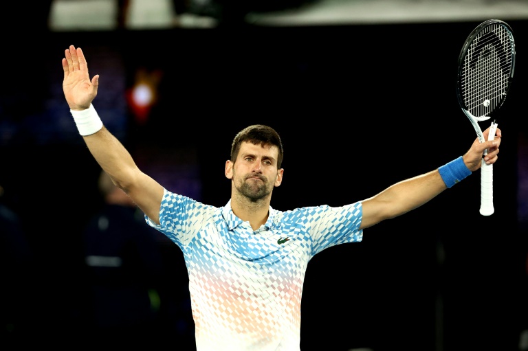 Open d'Australie: Novak Djokovic toujours gêné à la cuisse rejoint Paul en demies