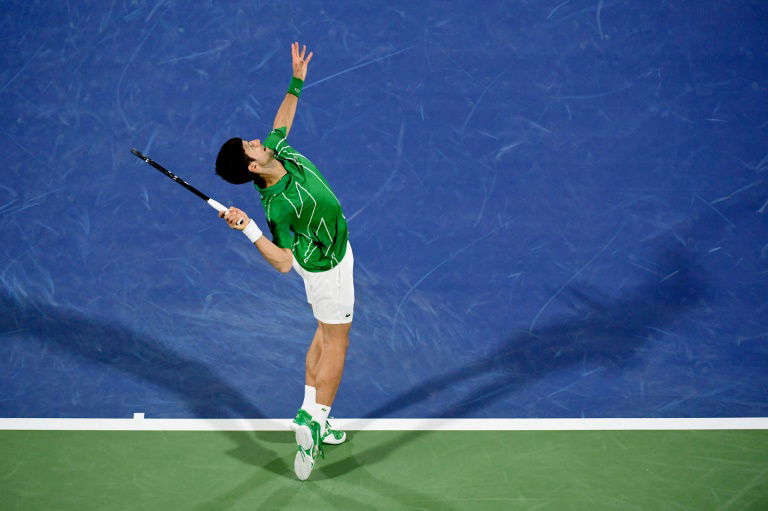 Djokovic balaie Khachanov et rallie les demi-finales à Dubaï