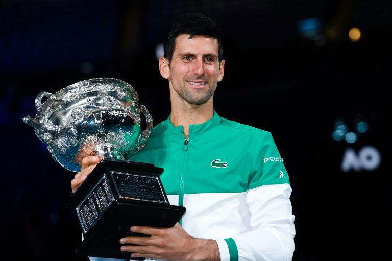 Djokovic conquista el Abierto de Australia, su 18º título de Grand Slam, tras derrotar a Medvedev