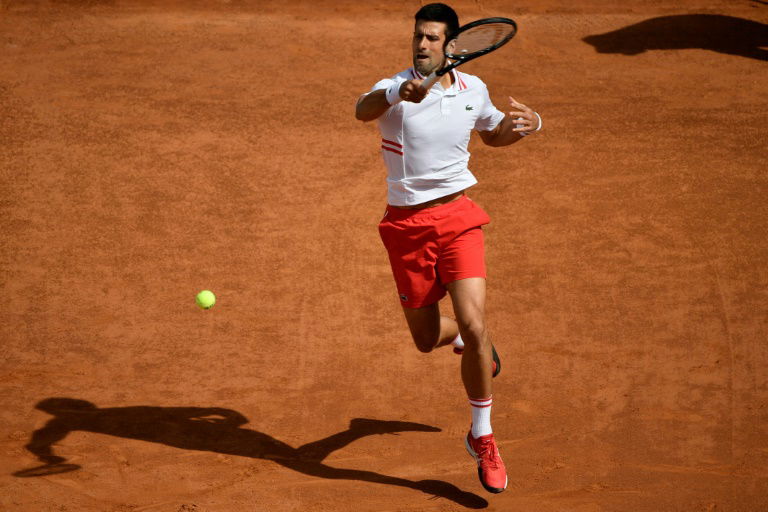 Djokovic retrouve soleil et public à Rome pour filer en quarts