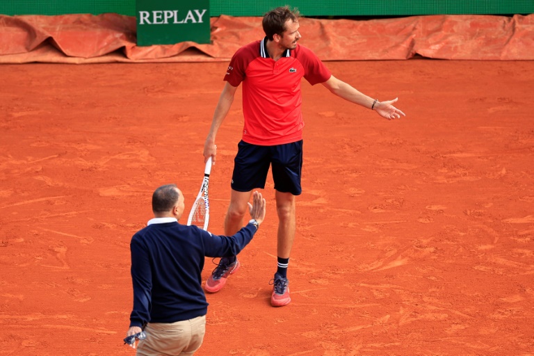 Medvedev blasts 'ridiculous' officiating during Monte Carlo win