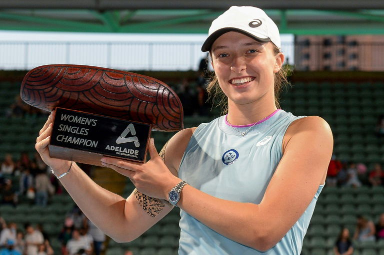 WTA: Après Roland-Garros, Swiatek sacrée à Adélaïde