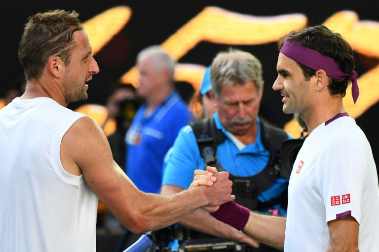 Open d'Australie: Federer en demies en sauvant 7 balles de match contre Sandgren