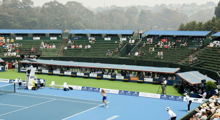'Hazardous' bushfire smoke hits Australian Open build-up