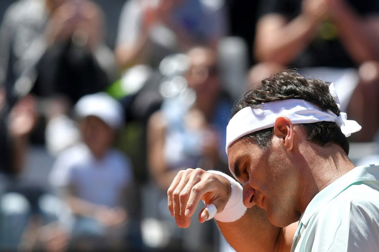 Roger Federer, blessé à la jambe droite, quitte le tournoi de Rome