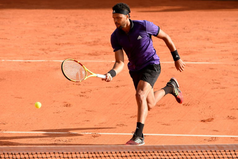 Tsonga éliminé en quarts à Lyon, Paire file en demie