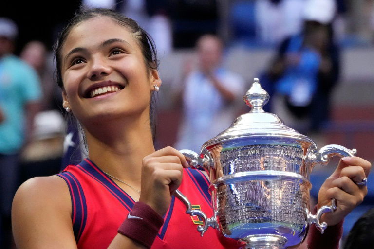 Queen leads congratulations for Raducanu's stunning Slam win