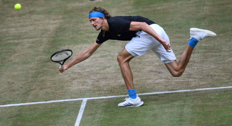 Zverev en quart à Halle, son genou tient le coup