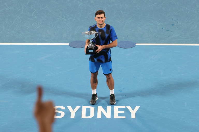 Red-hot Karatsev downs Murray to win Sydney title