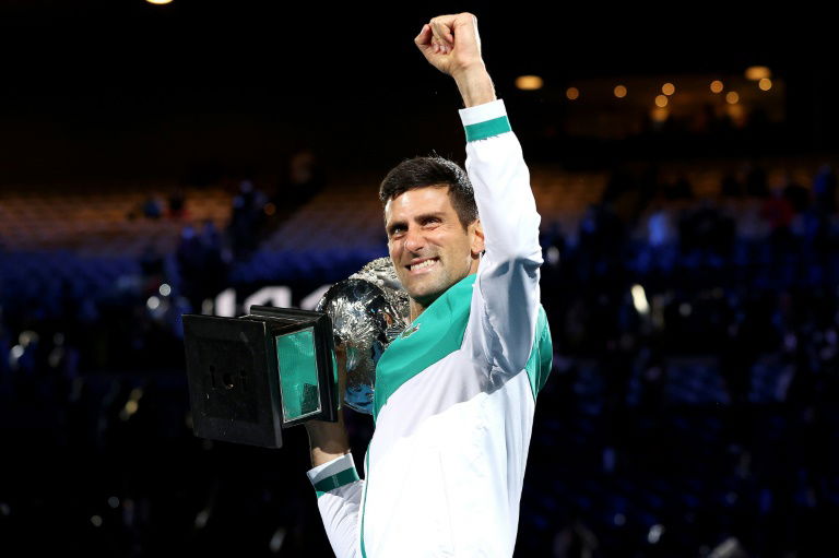 Djokovic se sobrepone a la lesión para mantener su idilio con Australia