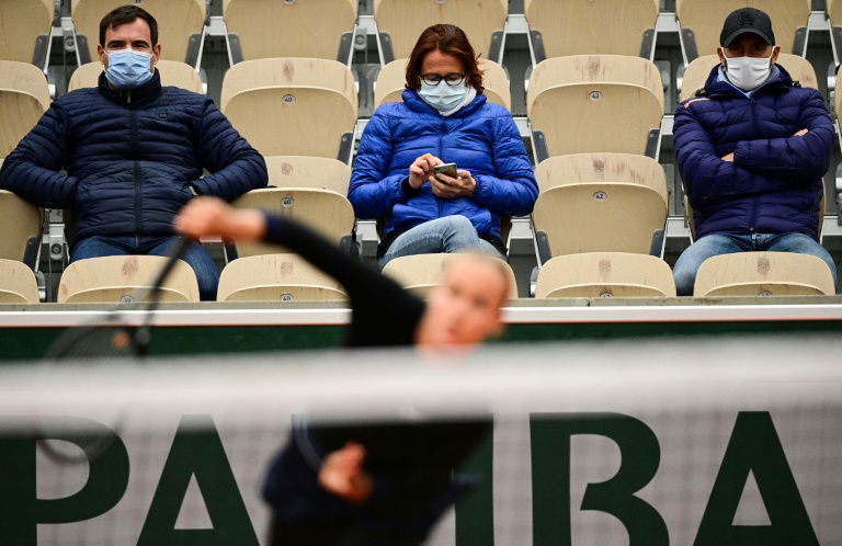 Les rescapés de la jauge, témoins emmitouflés d'un Roland-Garros