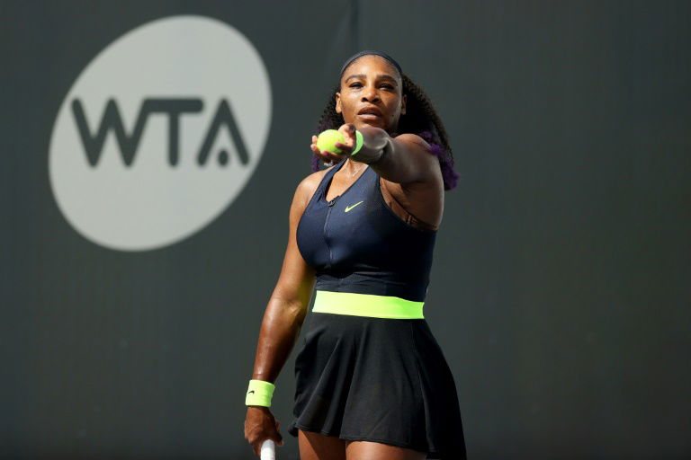 Serena Williams s'impose pour son retour