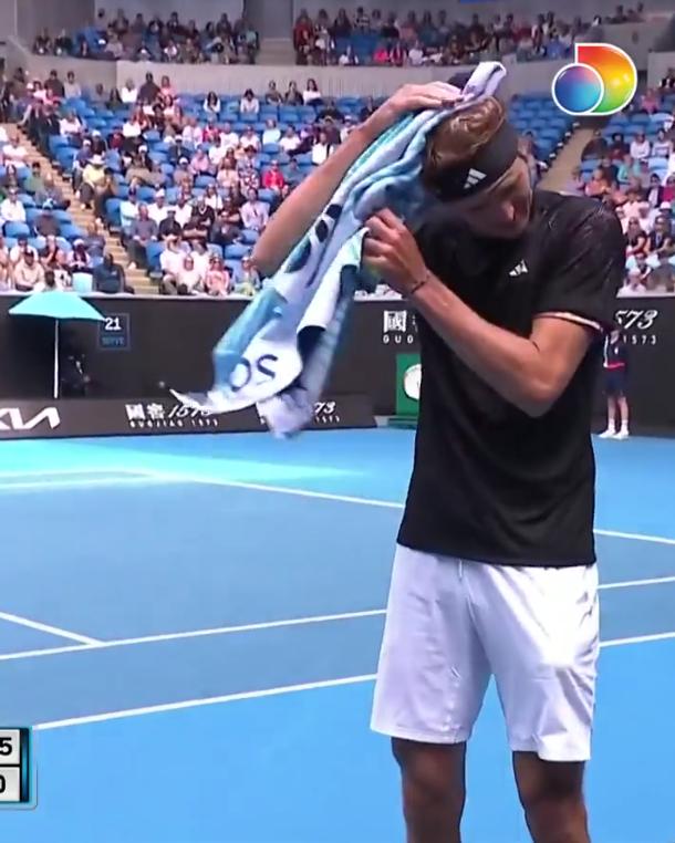 Quand Zverev se fait déféquer dessus en plein match