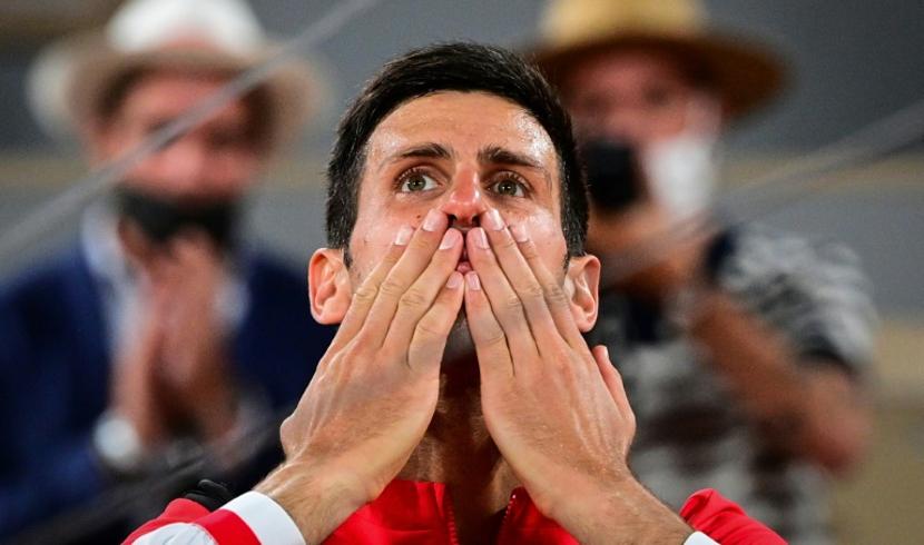 Djokovic remporte son 2ème Roland Garros, son 19ème titre du Grand Chelem ! Mené 2 sets 0 par Tsitsipas, le Serbe a su renverser la partie