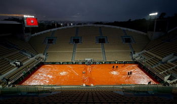 Pluie - Le duel Altmaier vs Carreno Busta déplacé sur le Chatrier ce soir, Jabeur vs Collins aussi mais demain, mardi, en ouverture.