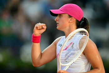 100ª vitória, 35 jogos, 3 superfícies: os números a reter da vitória de Swiatek em Wimbledon