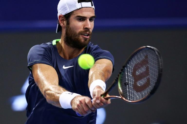 Khachanov beruhigt sich und zieht ins Viertelfinale ein