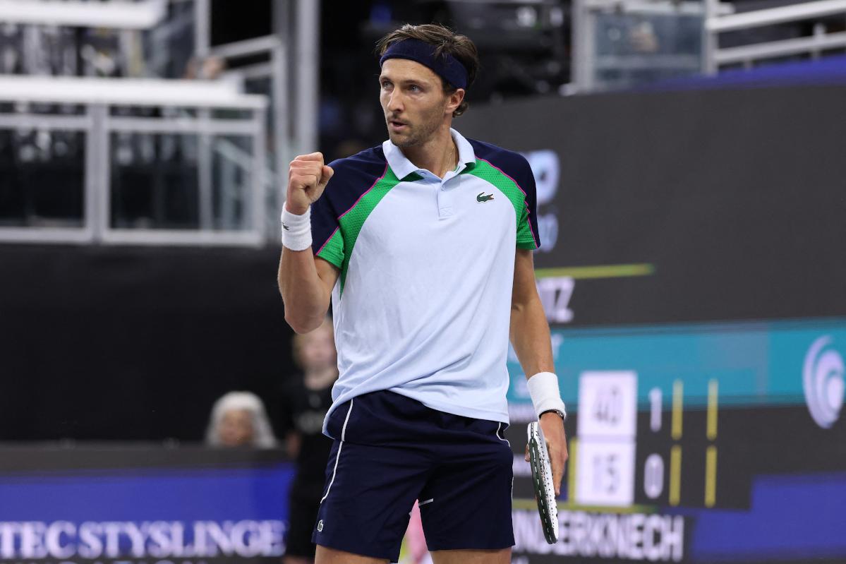 Rinderknech îl învinge pe Shapovalov și avansează în runda a doua la Stuttgart