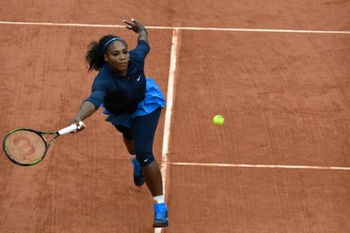 Surprise sur le Central où Williams vient de perdre le 1er set face à Putintseva 