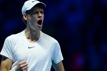 Sinner overcomes Medvedev to reach final in Turin!