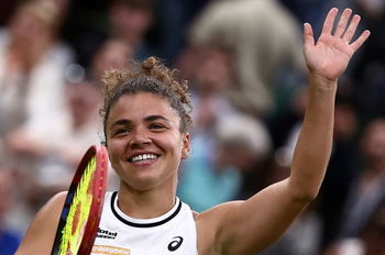 Paolinis Coach eilt seiner Spielerin zu Hilfe: Tennis ist eine ewige Baustelle.