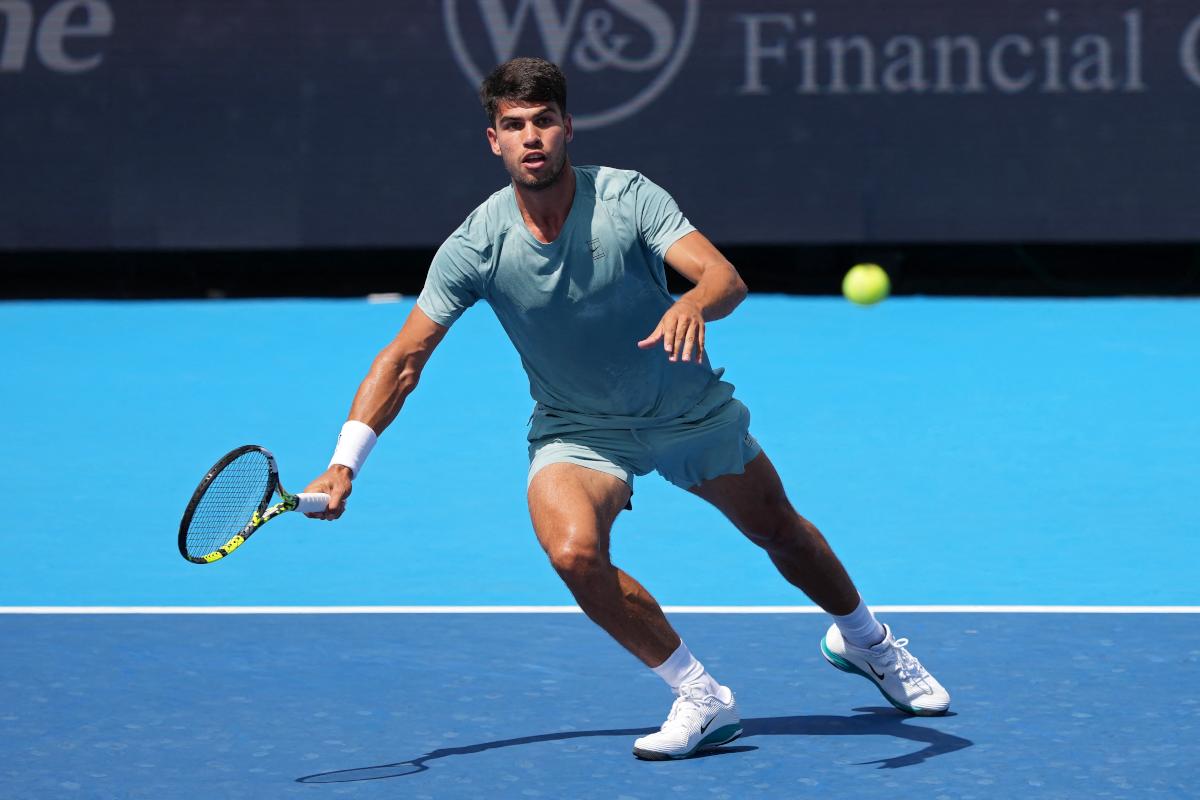 Alcaraz lâche un set mais écarte Dzumhur à Cincinnati