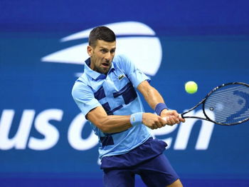 Djokovic strolls on his debut