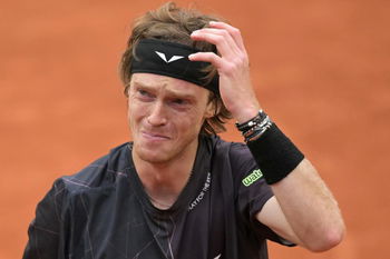 Beaten from the start, Rublev sinks deeper into crisis!