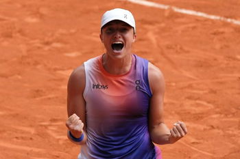 Swiatek Edges Past Rybakina in Thrilling Roland-Garros Clash  