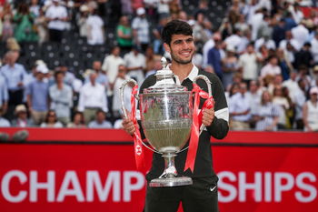 « Je ne dirais pas que j’ai gagné grâce à mes vacances à Ibiza, mais elles m’ont aidé à profiter de la vie », Alcaraz évoque l’importance de ses vacances entre Roland-Garros et le Queen’s