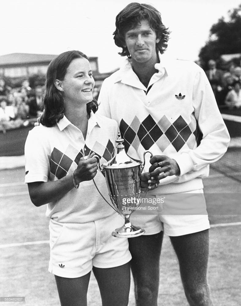 À Wimbledon 1982, à cause de la pluie, la paire mixte Smith/Curren avait dû jouer 4 matchs le dernier dimanche pour s'adjuger le titre 