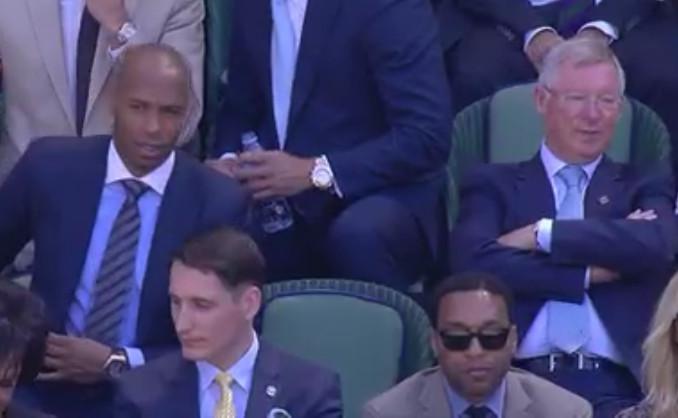 Thierry Henry et Alex Fergusson sont dans les tribunes du Centre Court ce vendredi pour assister aux demi-finales messieurs de Wimbledon.